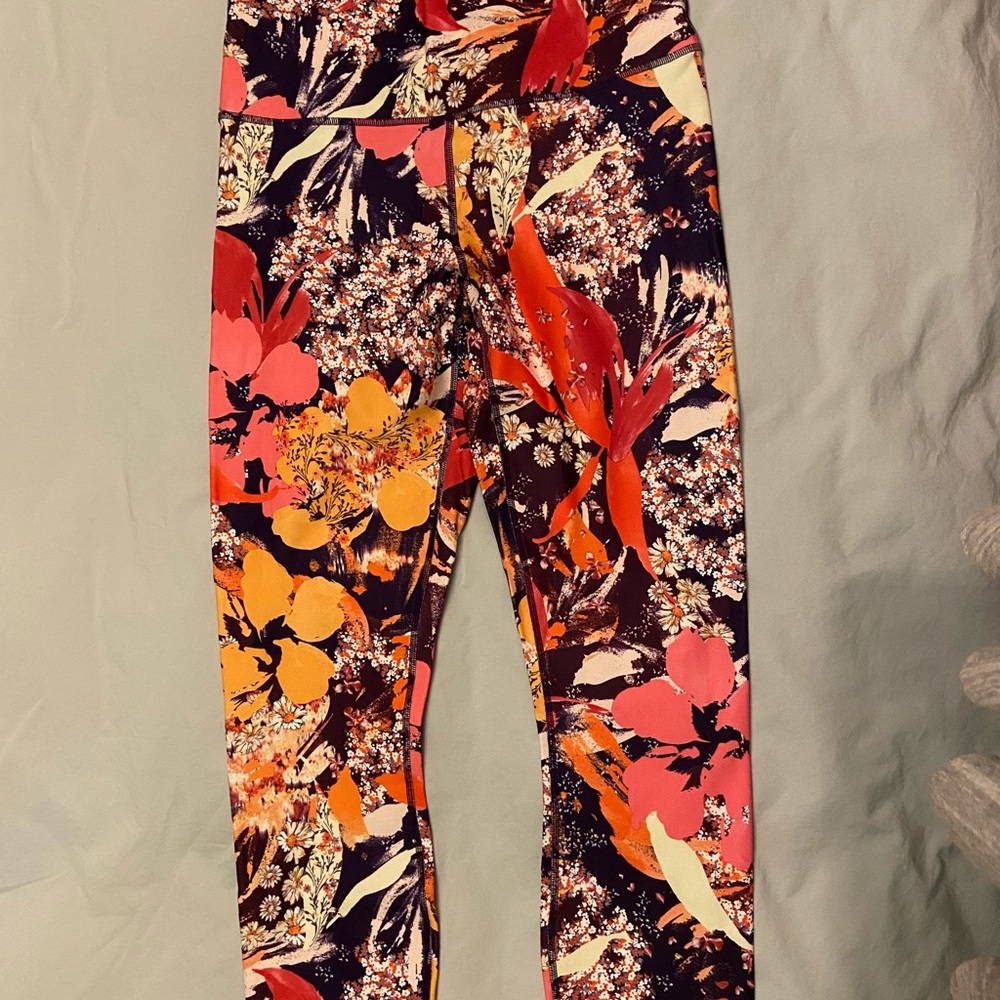 (Sold) NWT Fabletics high-waisted compression capri